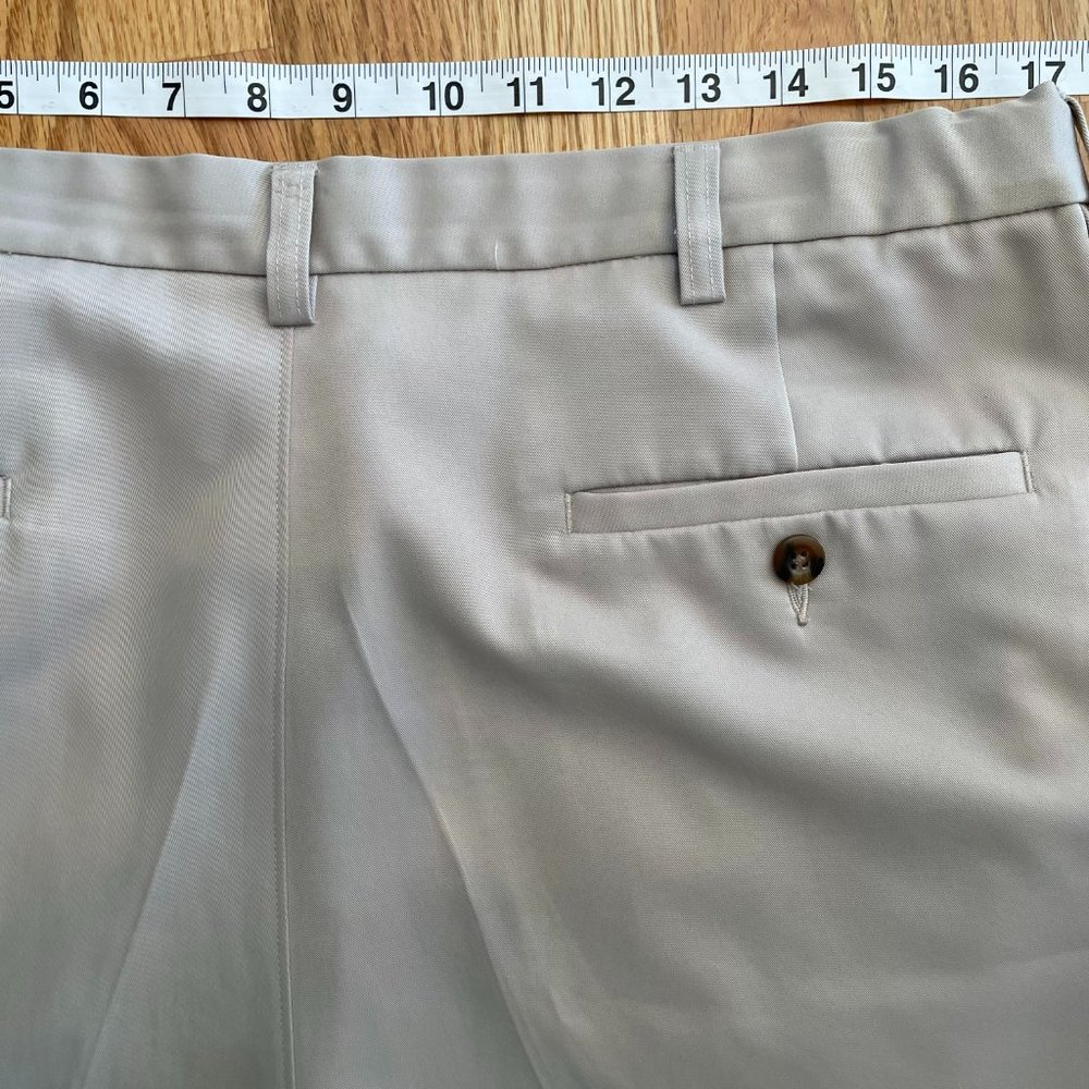 Haggar Pleat Front Hidden Expandable Waist Khaki Chino Shorts Tan Men's Size 36 - Picture 6 of 8